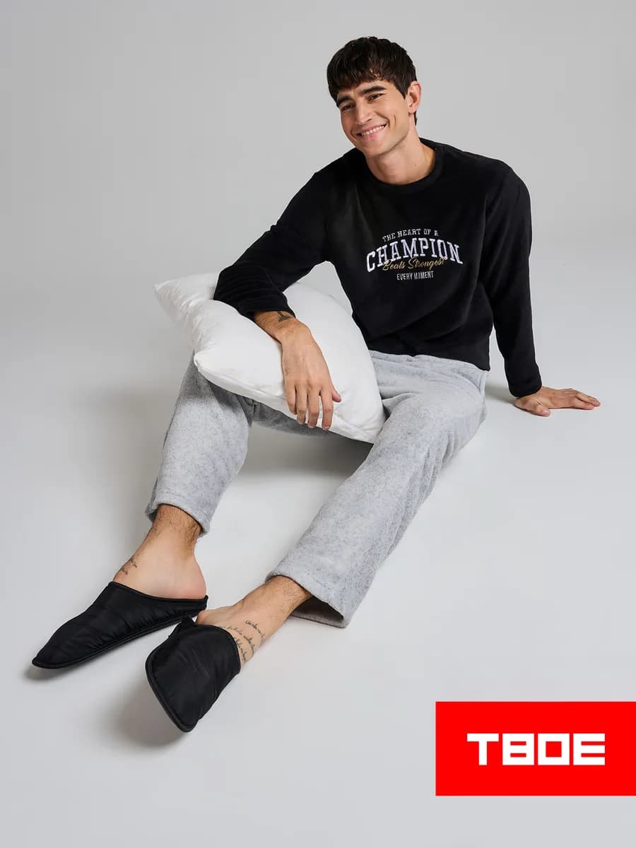 Пижама плюшевая с надписью и штанами