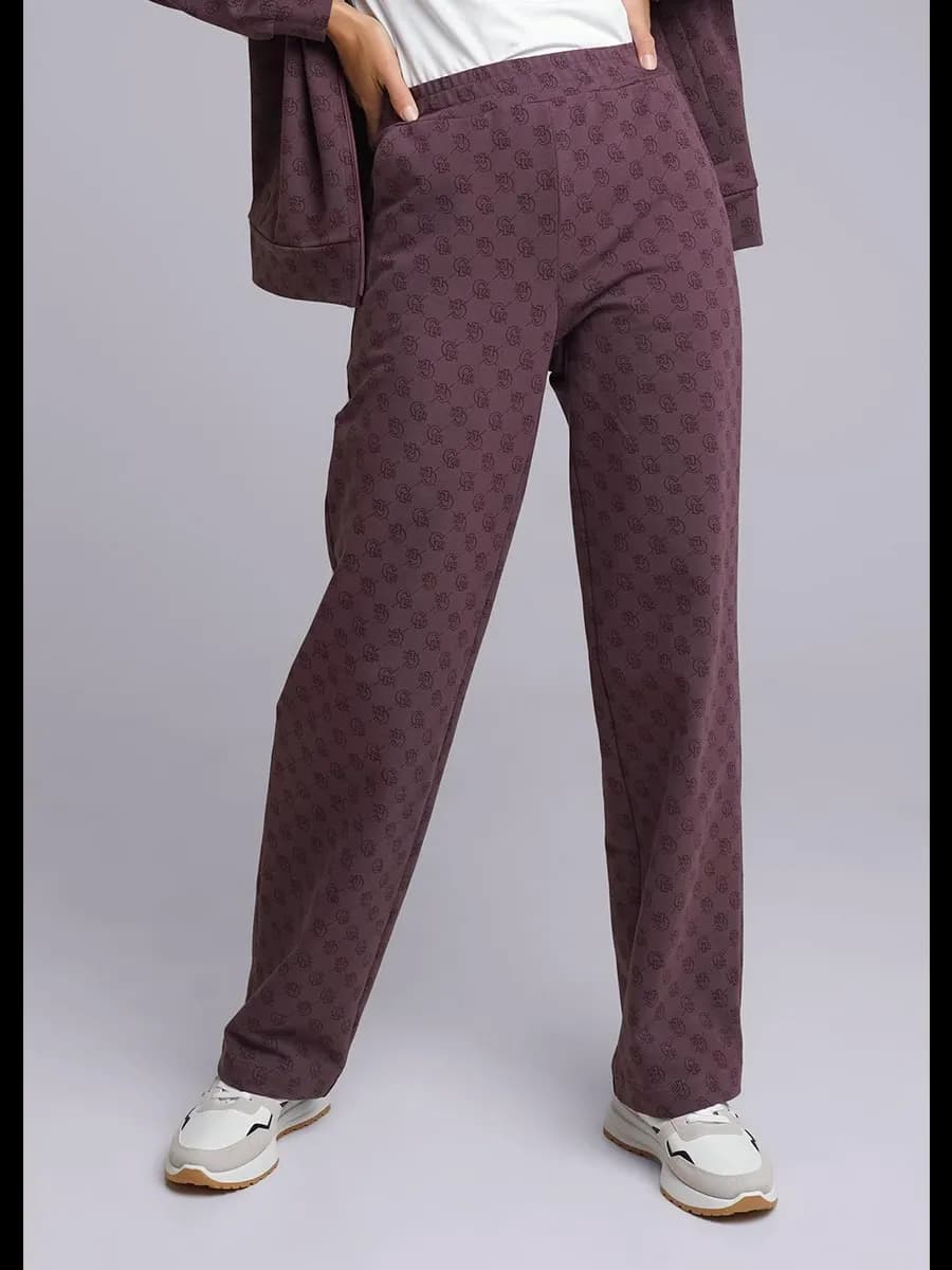 Свободные спортивные штаны