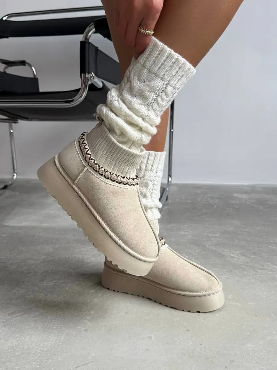 Угги женские зимние короткие на платформе с манжетом - фото 1
