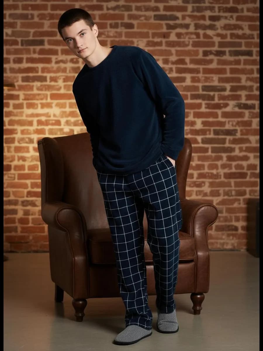 Пижама плюшевая с лонгсливом и брюками в клетку