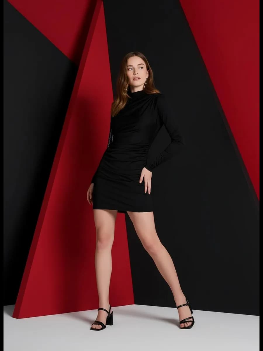 Платье короткое с драпировкой