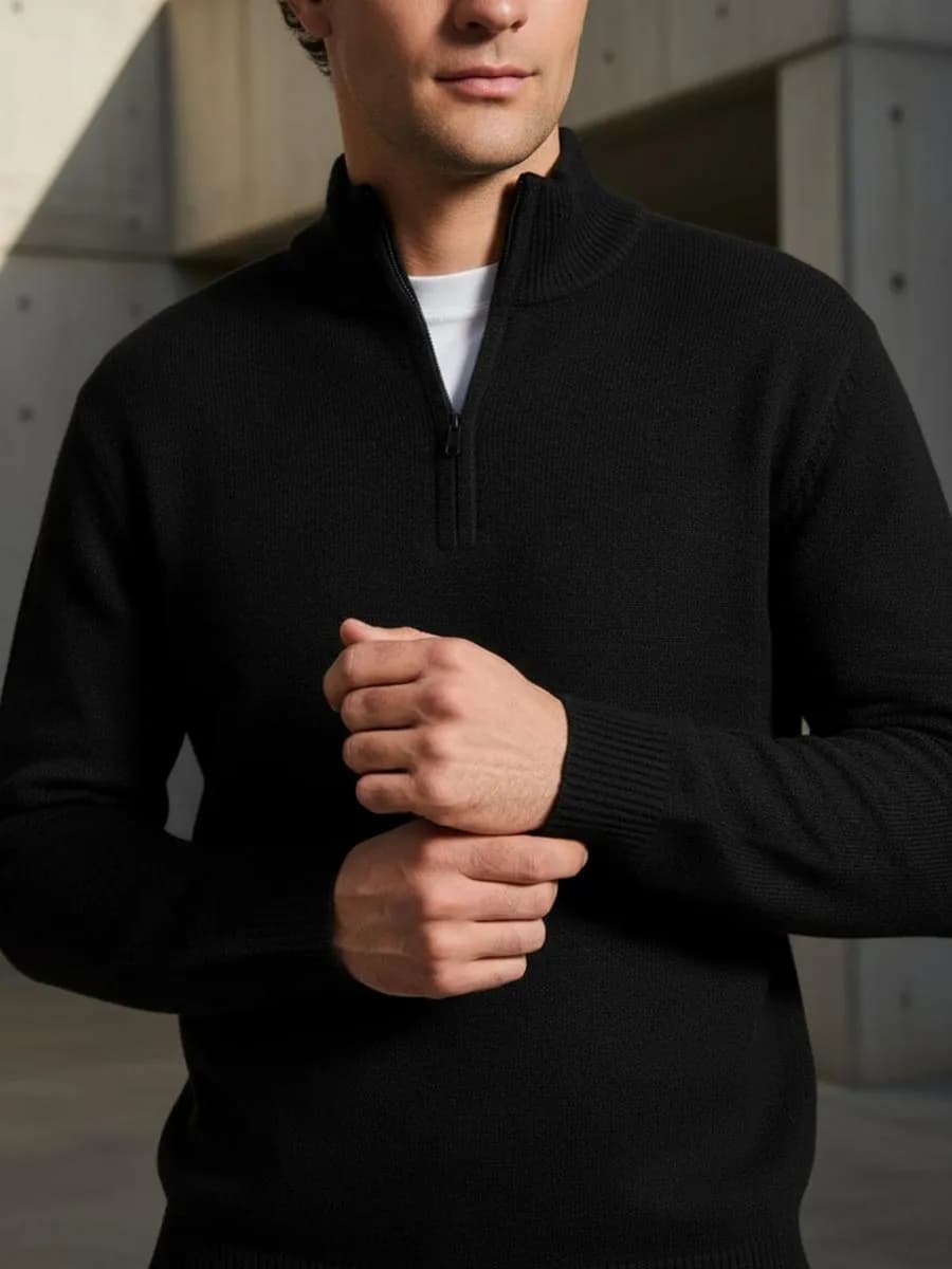 Свитер трикотажный с воротником и полузамком - фото 1