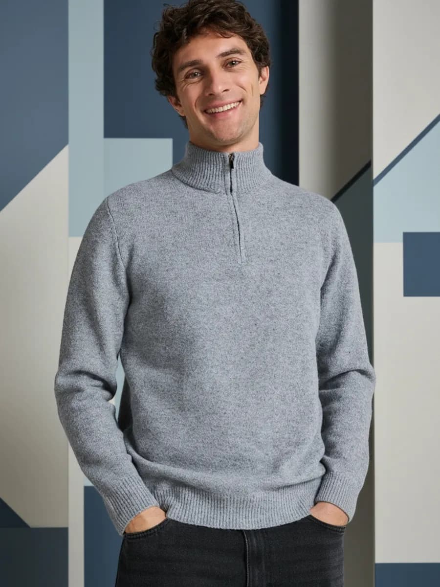 Свитер трикотажный с воротником и полузамком