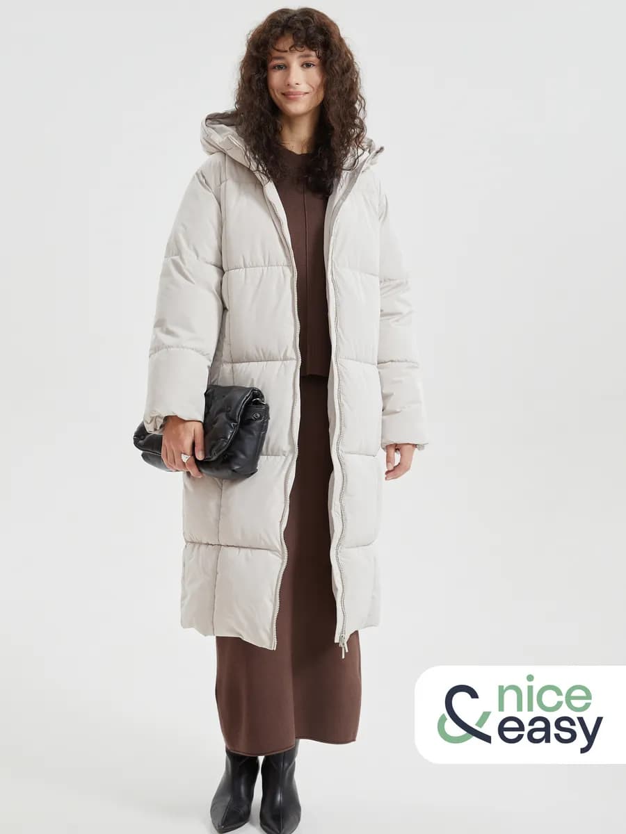 Женское тёплое пальто с капюшоном