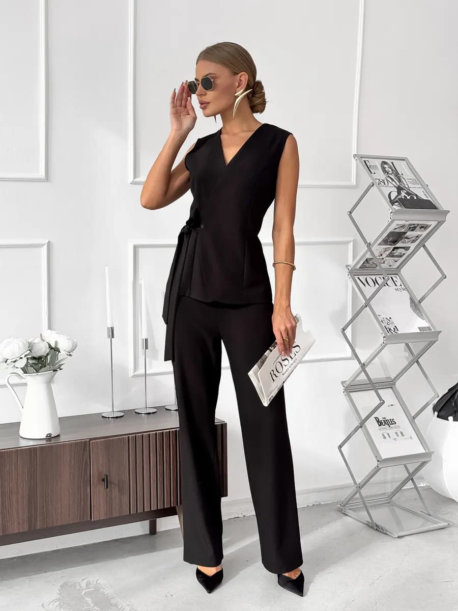 Брючный костюм классический с жилеткой