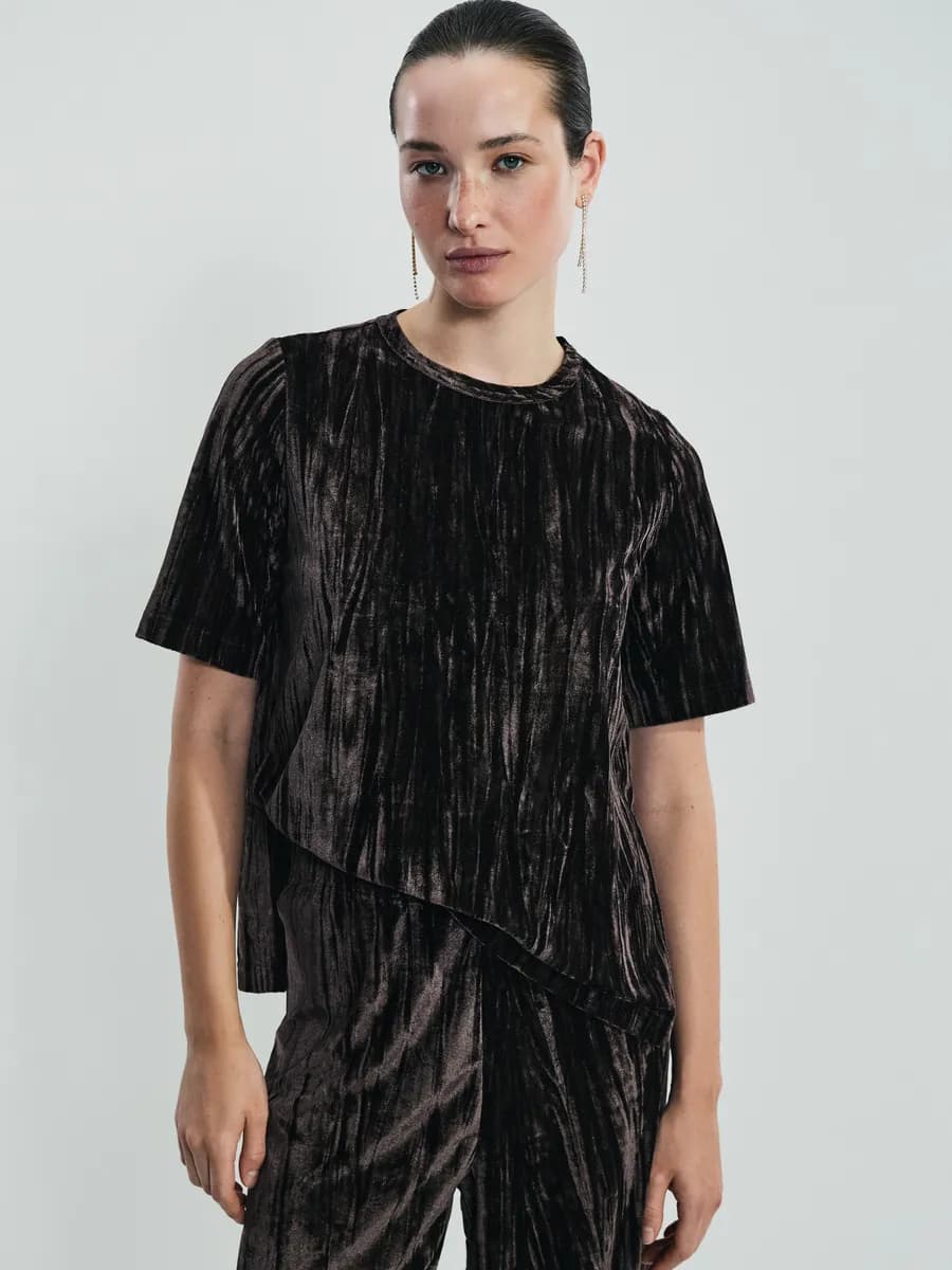 Футболка джемпер нарядная с коротким рукавом из бархата