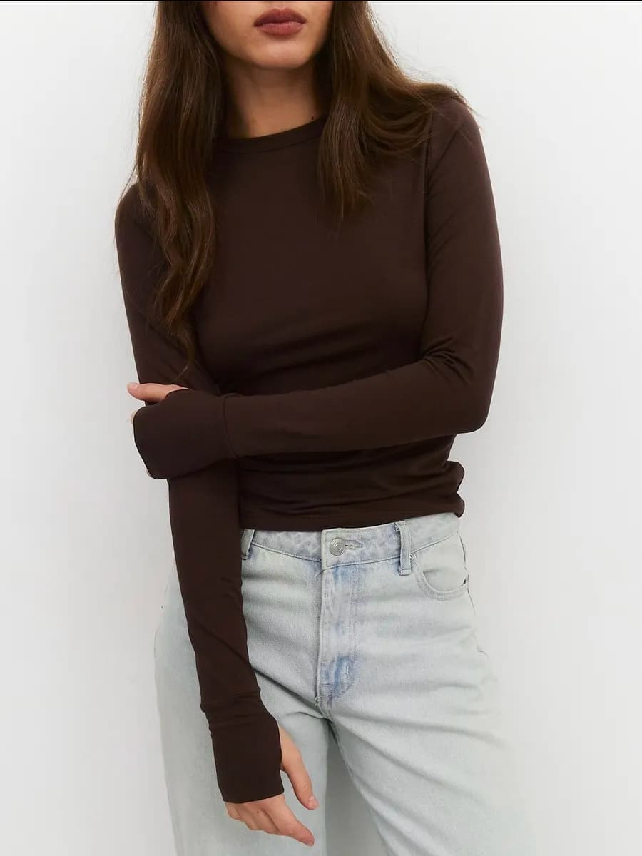 Лонгслив скимс облегающий с вырезом для пальца