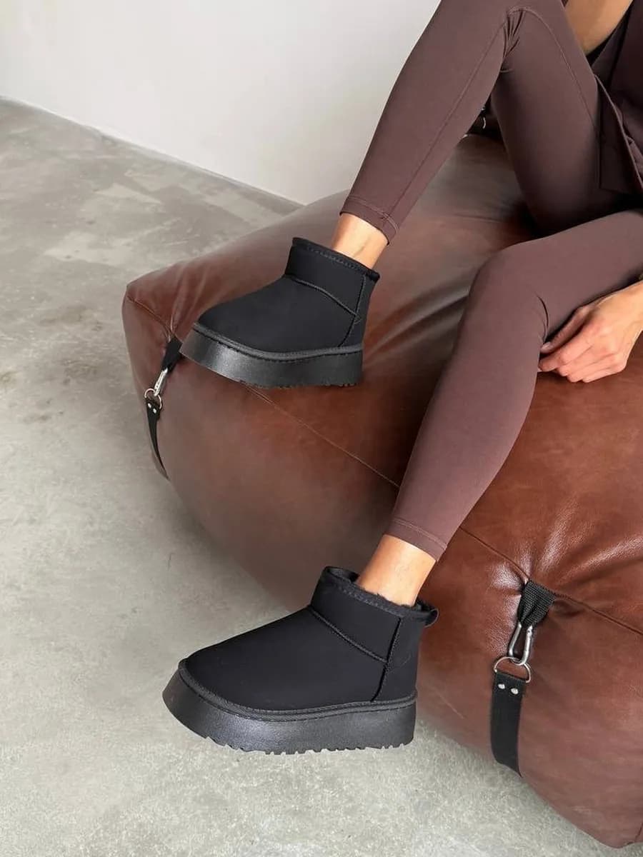 Угги женские зимние короткие на платформе черные