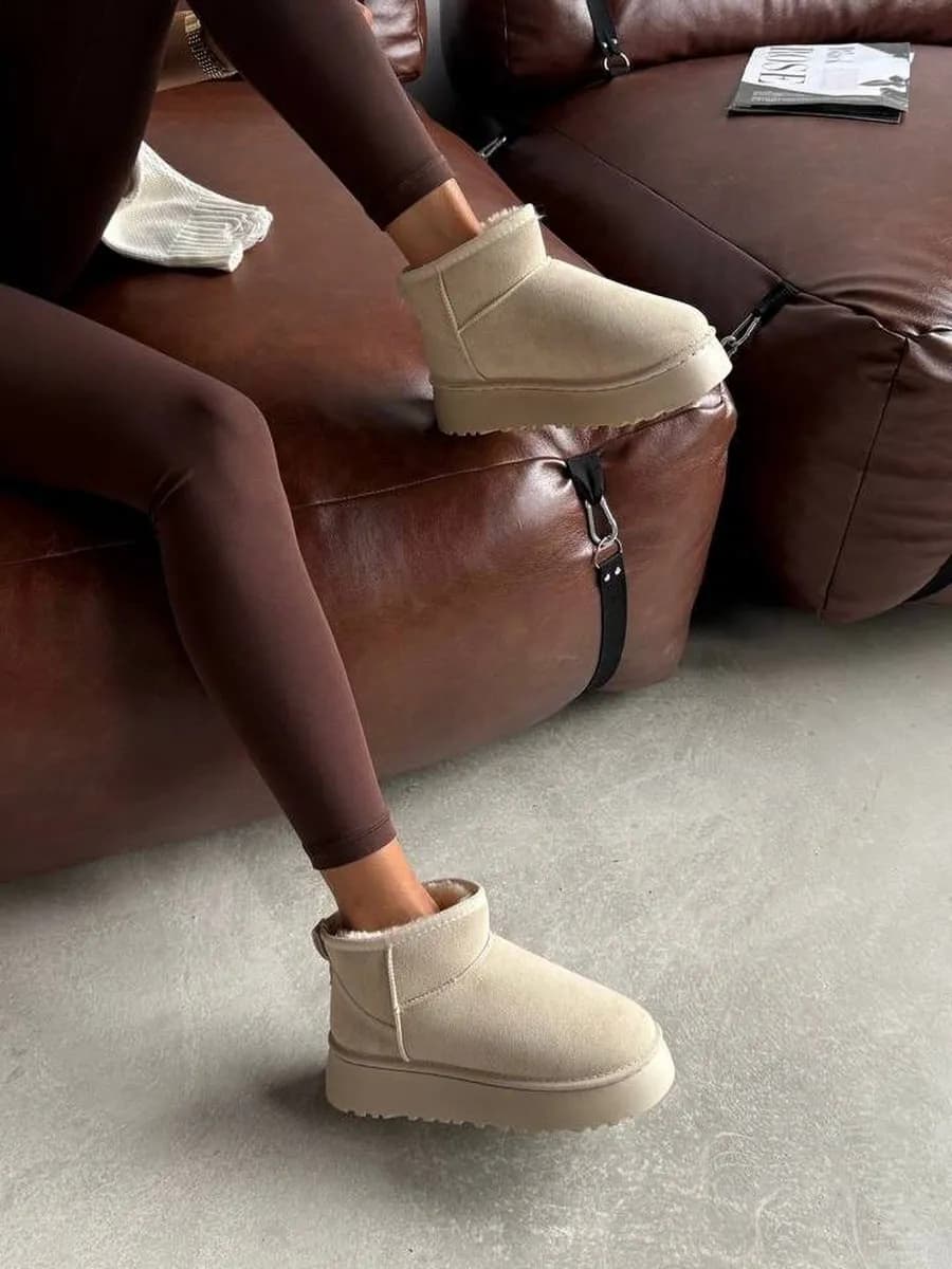 Угги женские зимние с мехом на толстой подошве