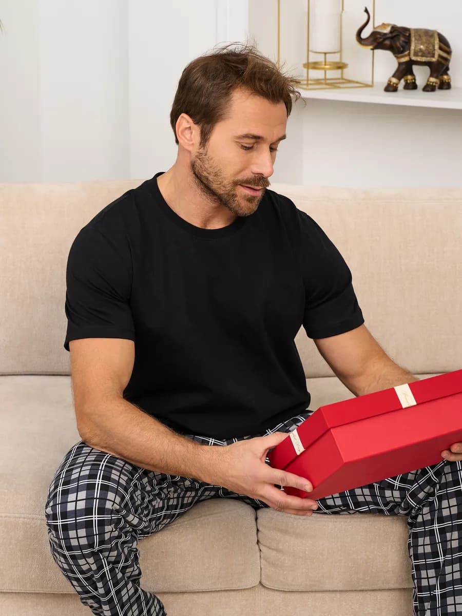 Пижама со штанами и футболкой домашний костюм