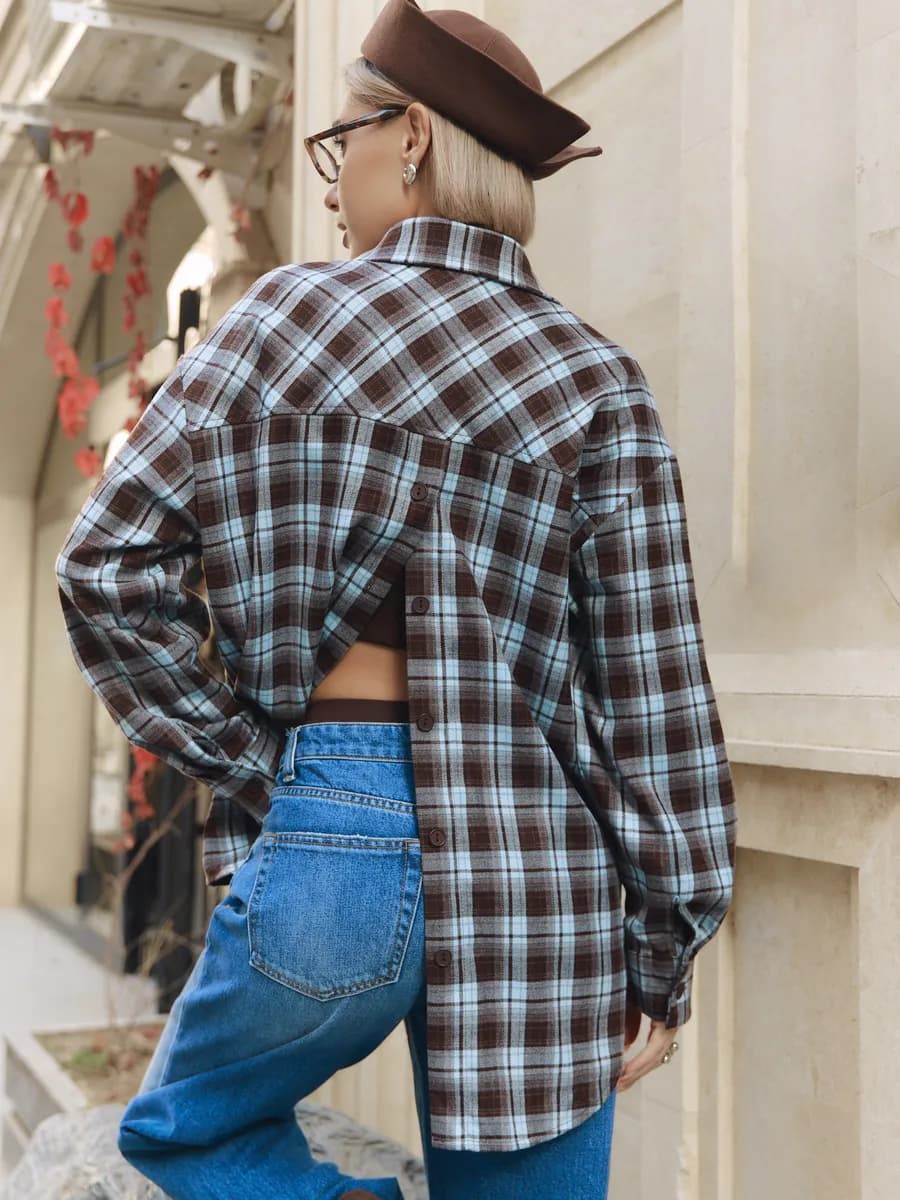 Стильная рубашка в клетку с открытой спиной оверсайз