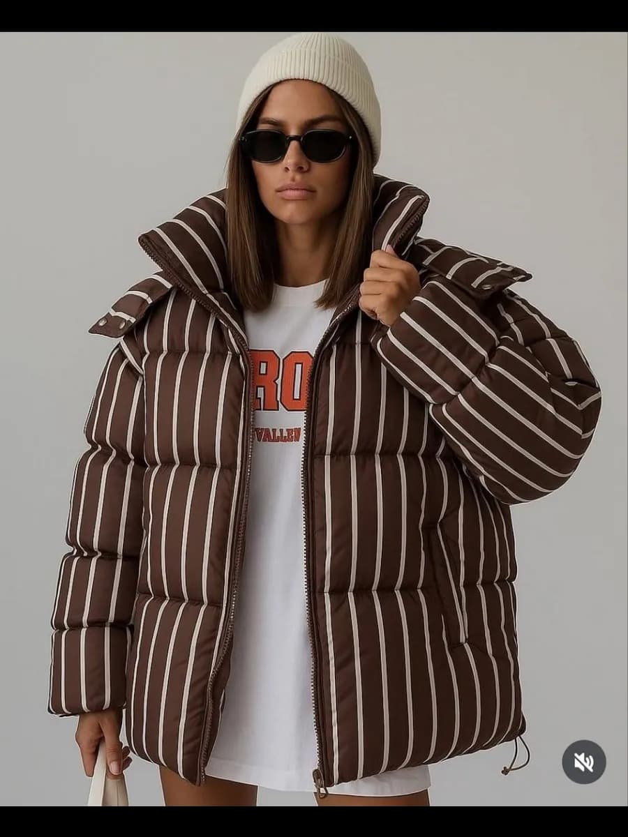 Куртка пуховик с капюшоном в полоску зимняя