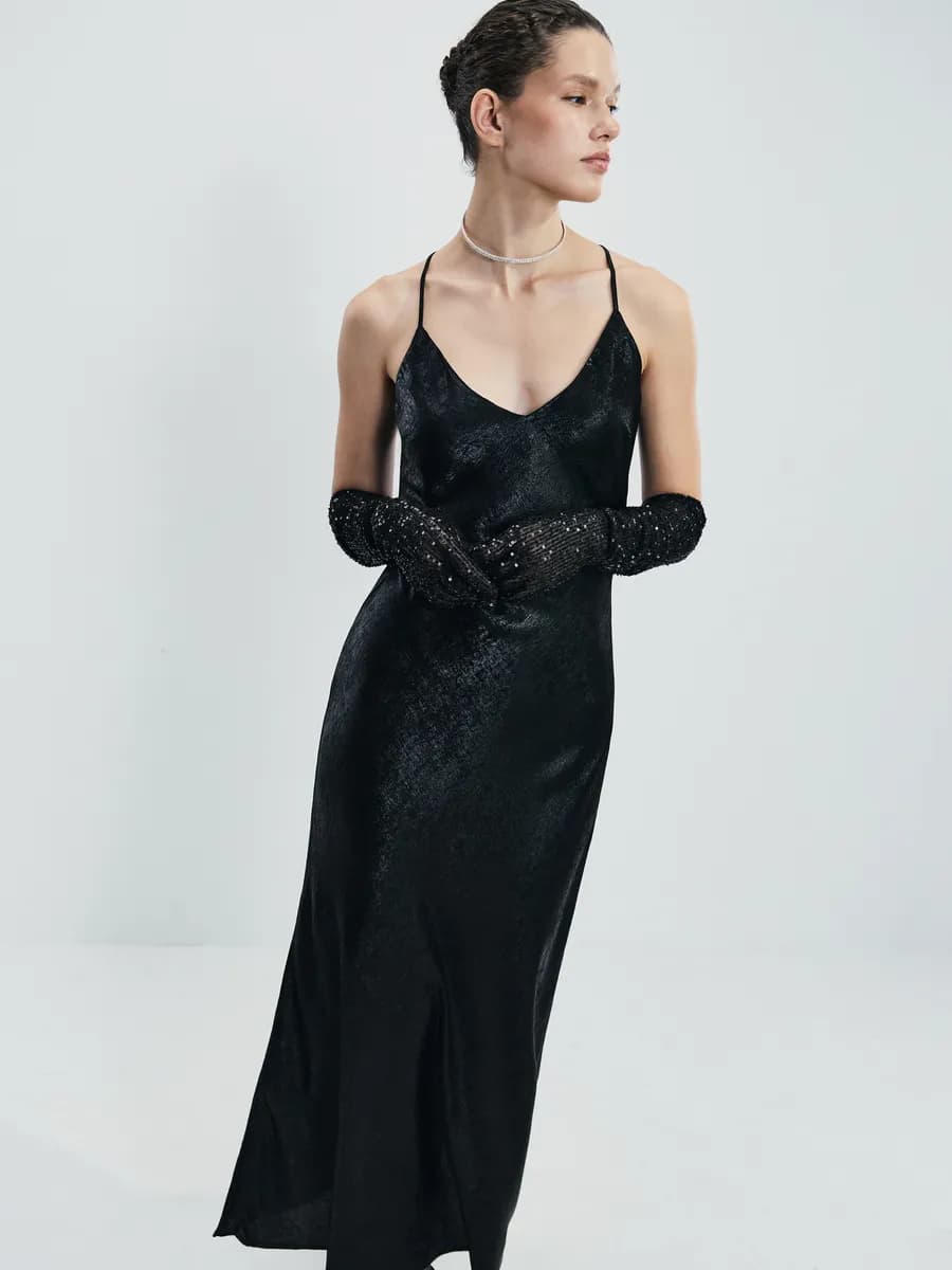 Платье на новый год 2026 блестящее вечернее праздничное