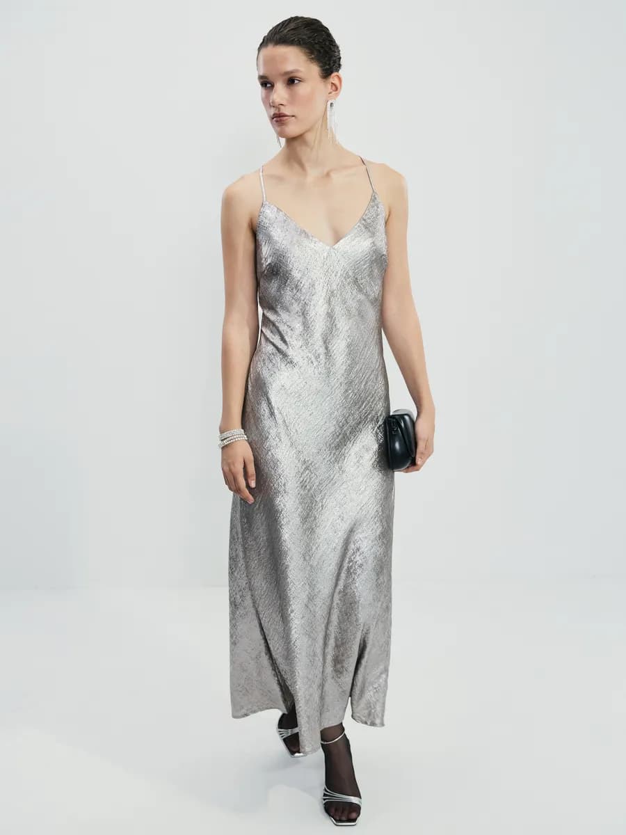 Платье на новый год 2026 блестящее вечернее праздничное