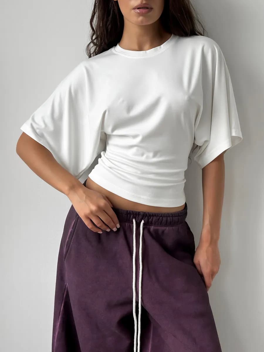 Приталенная футболка с широкими рукавами летучая мышь