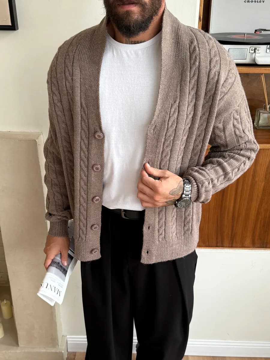 Вязаный кардиган на пуговицах - фото 1