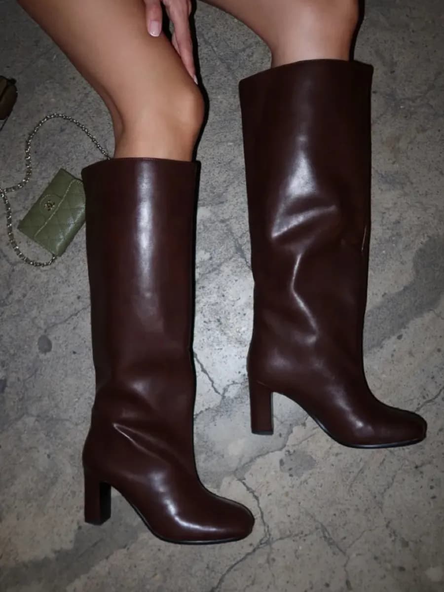 Сапоги демисезонные на каблуке трубы