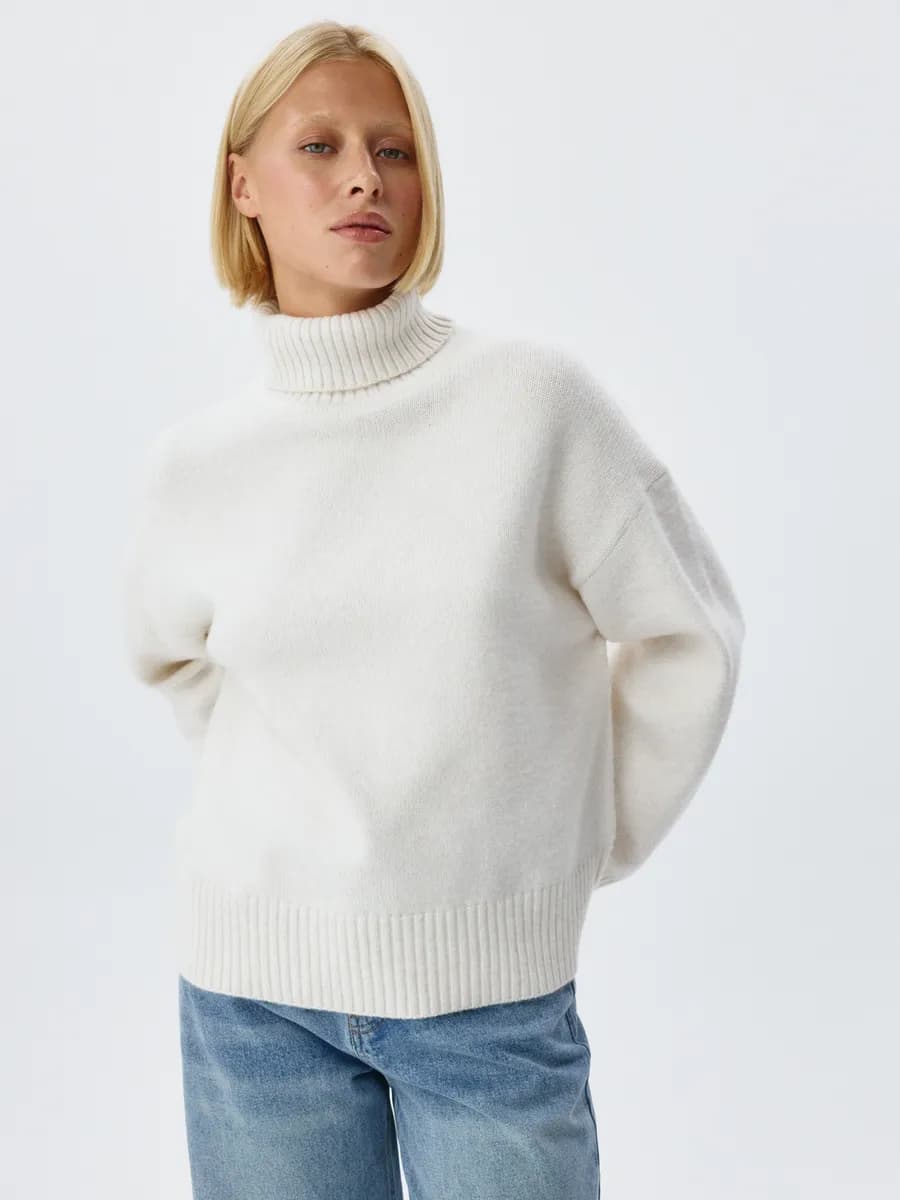 Вязаный свитер с содержанием шерсти