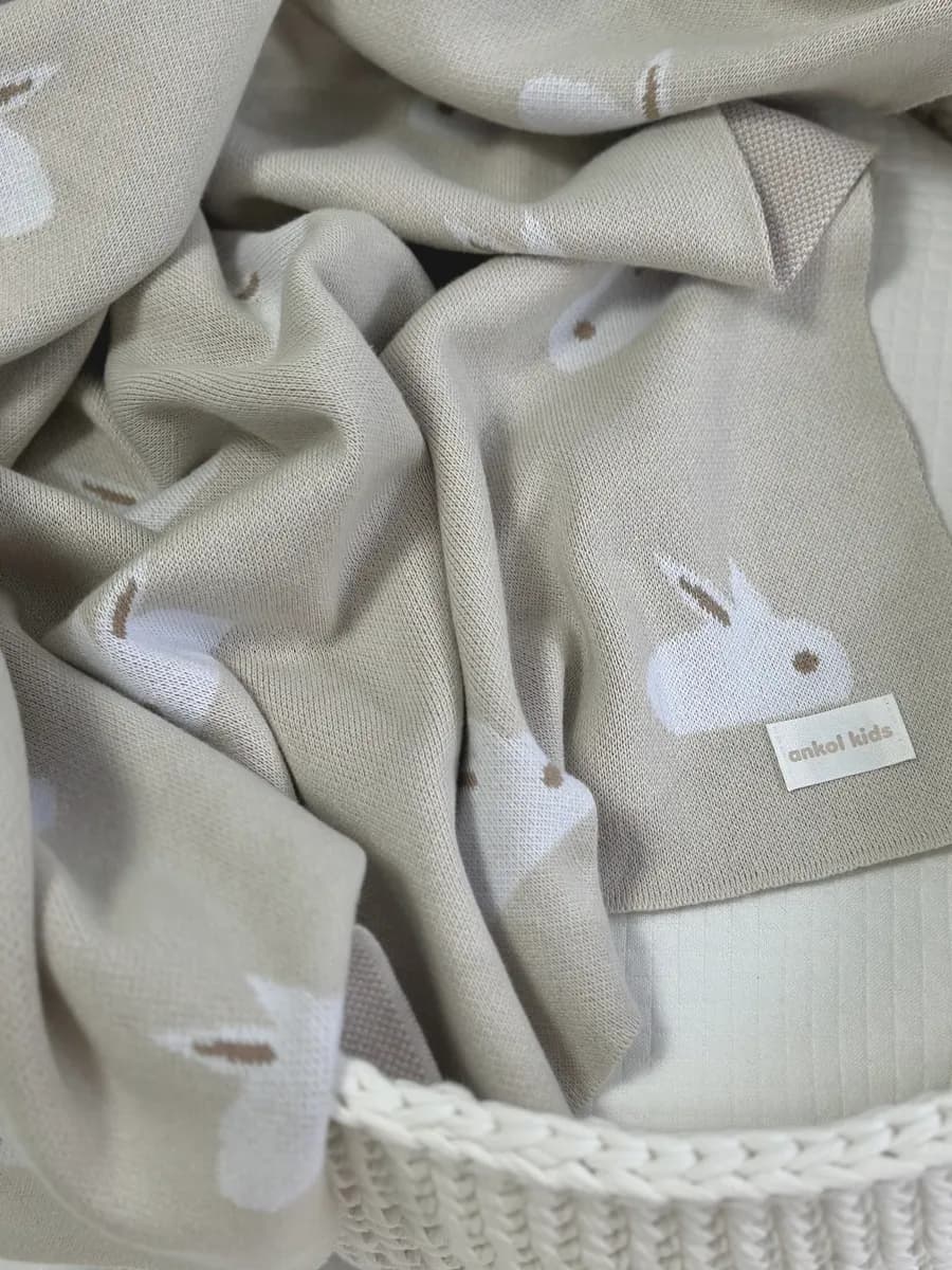 Плед для новорожденных вязаный зайчики