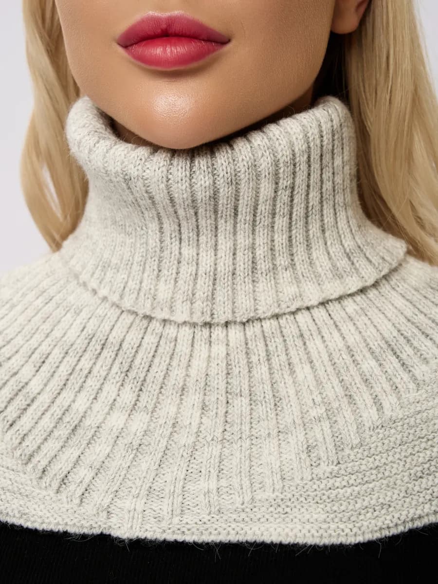 Манишка вязаная теплая