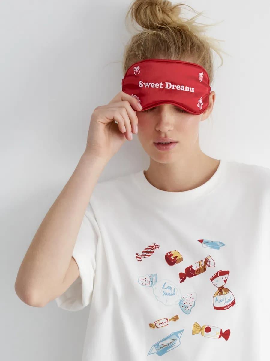 Новогодняя сатиновая маска для сна