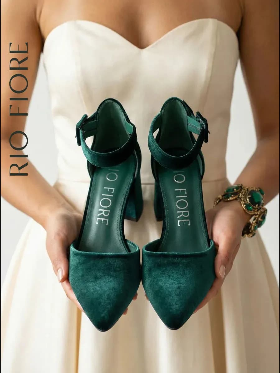 Туфли на устойчивом каблуке вечерние с ремешком