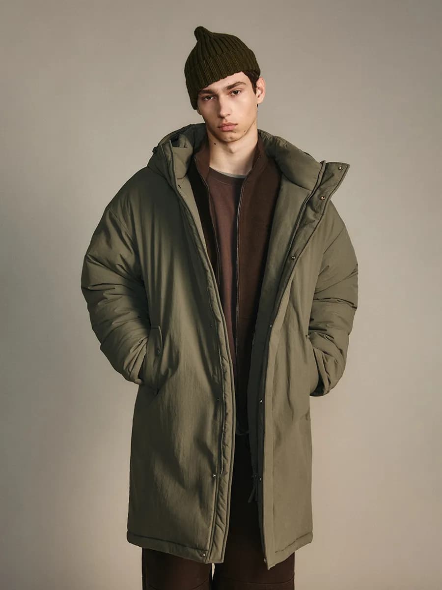 Пальто на утеплителе с капюшоном