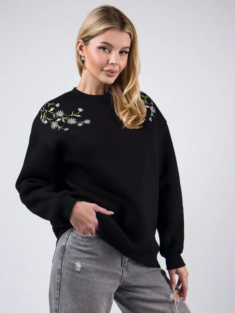 Свитшот черный женский теплый оверсайз с вышивкой на плечах - фото 1