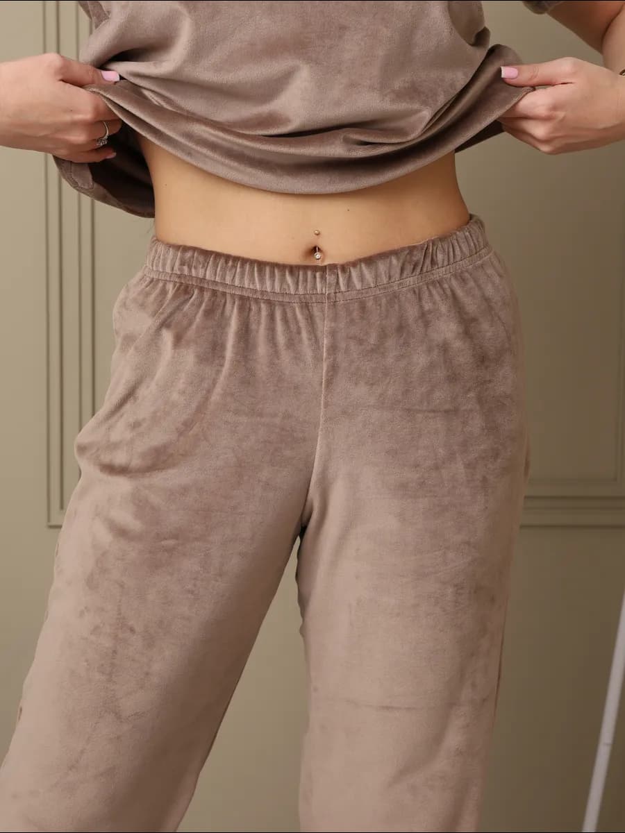 Домашний костюм со штанами велюровый