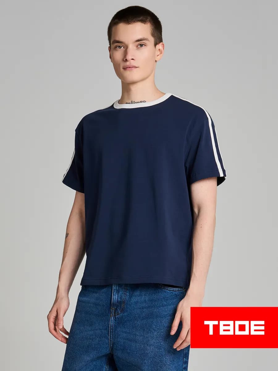 Футболка спортивная с лампасами