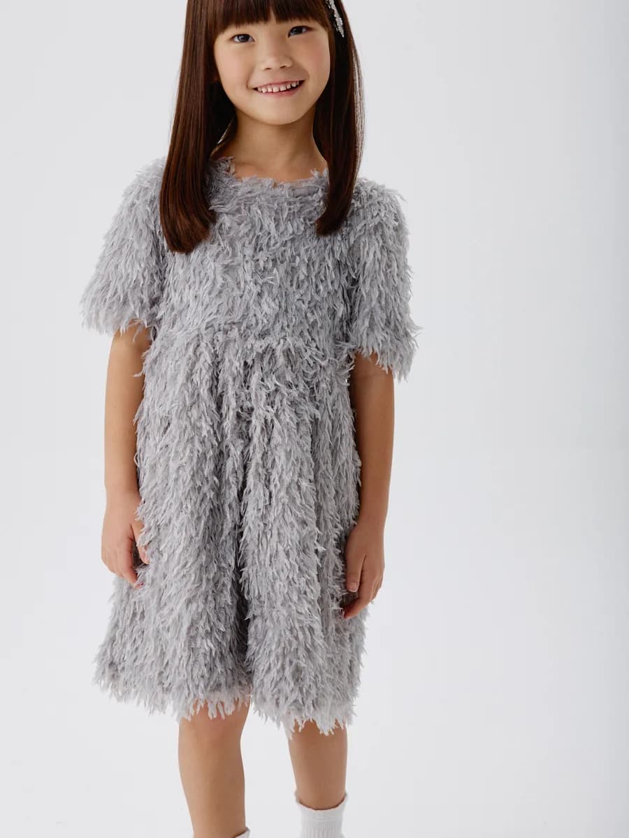 Платье нарядное пышное короткое с эффектом перьев