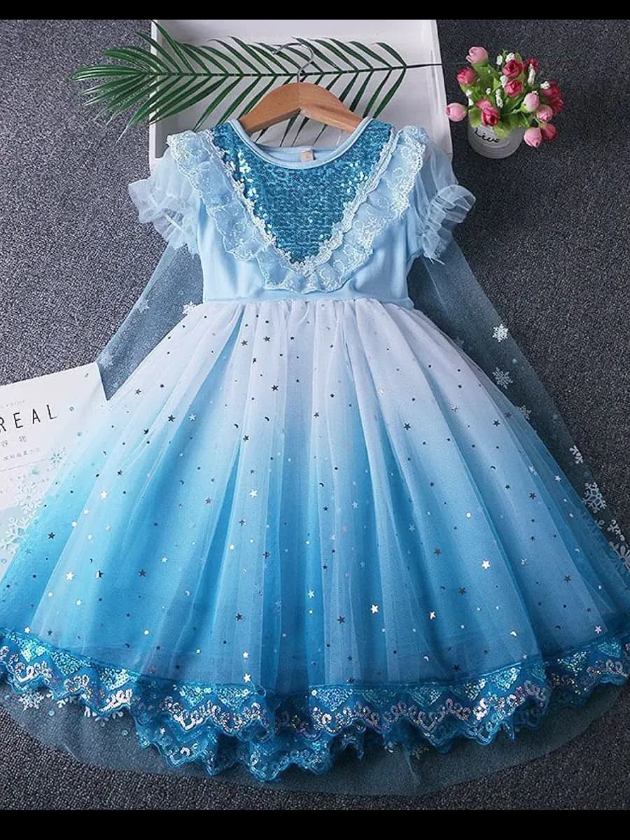 Платье со шлейфом Снежинка на утренник