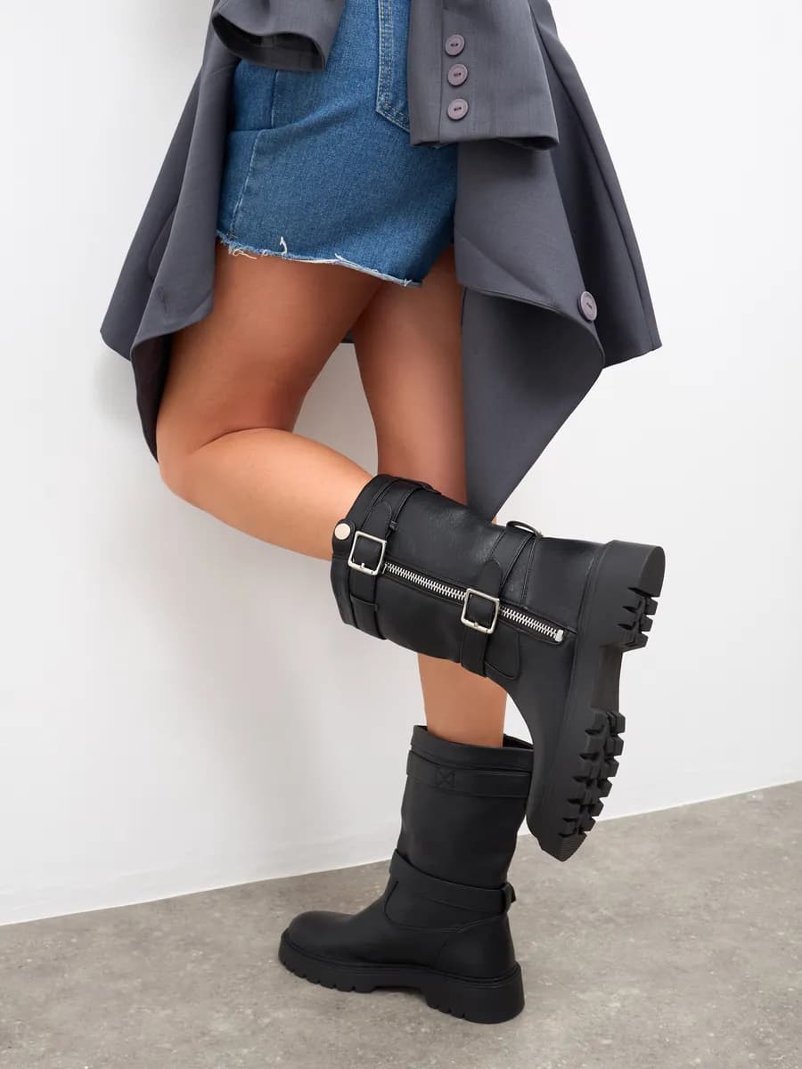 Полусапожки демисезонные без каблука с ремешками