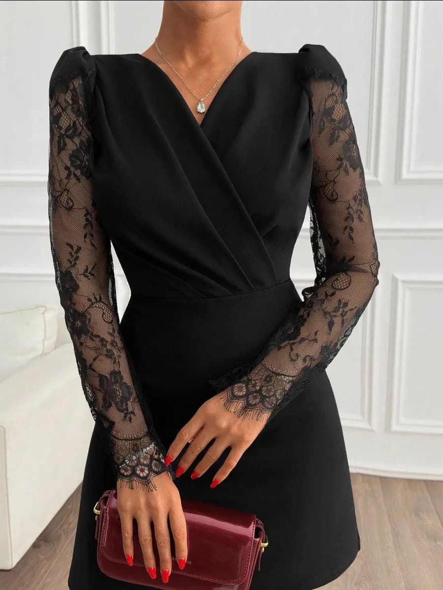 Платье нарядное короткое