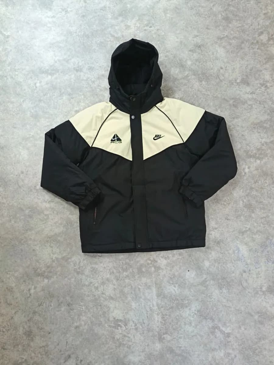 Куртка зимняя утепленная с капюшоном