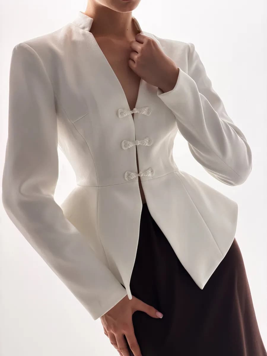 Приталенный жакет укороченный пиджак с баской