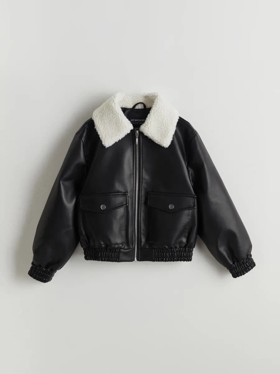 Чёрная куртка с меховым воротником для девочки