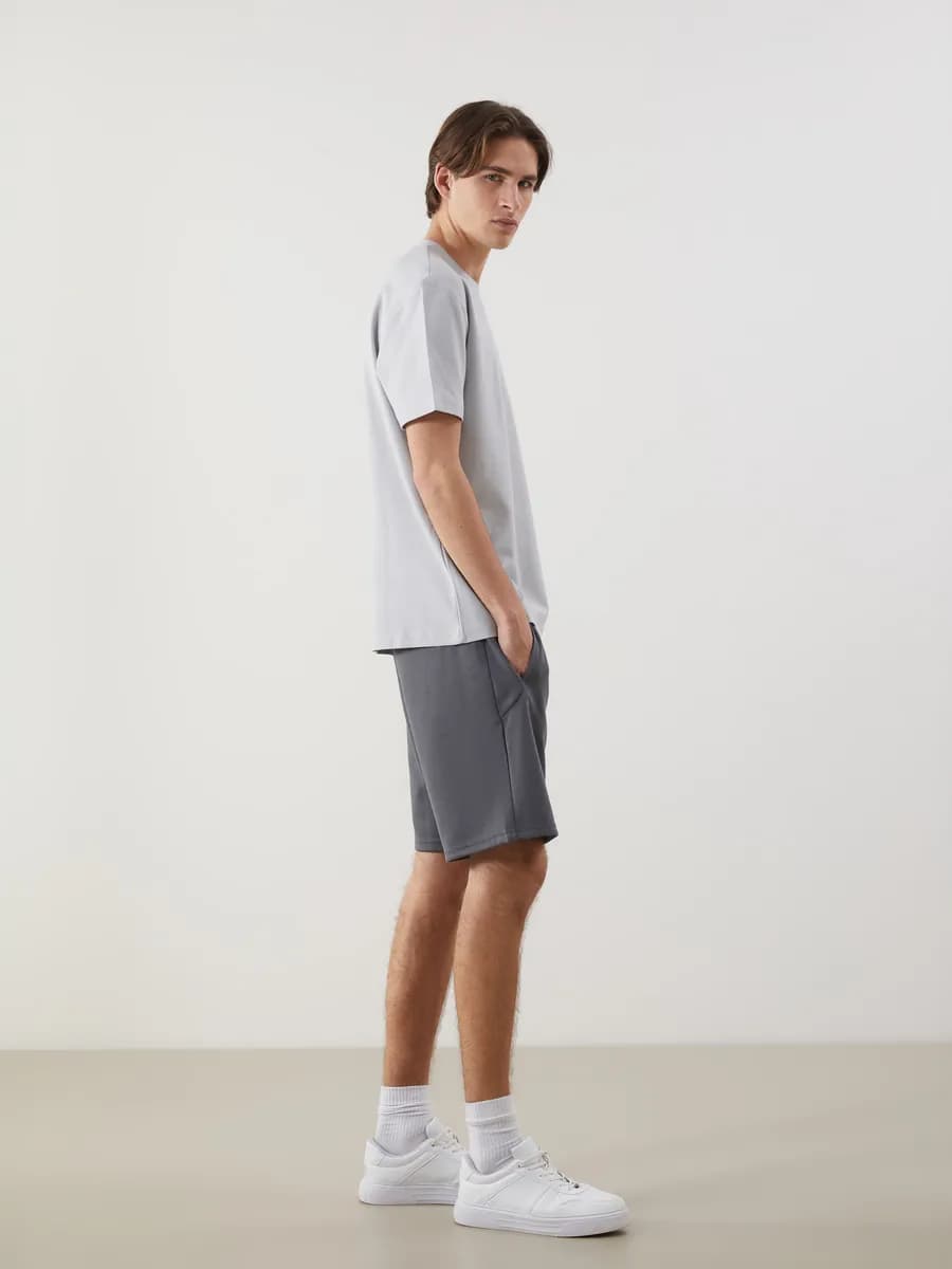 Мужские шорты стандартного кроя