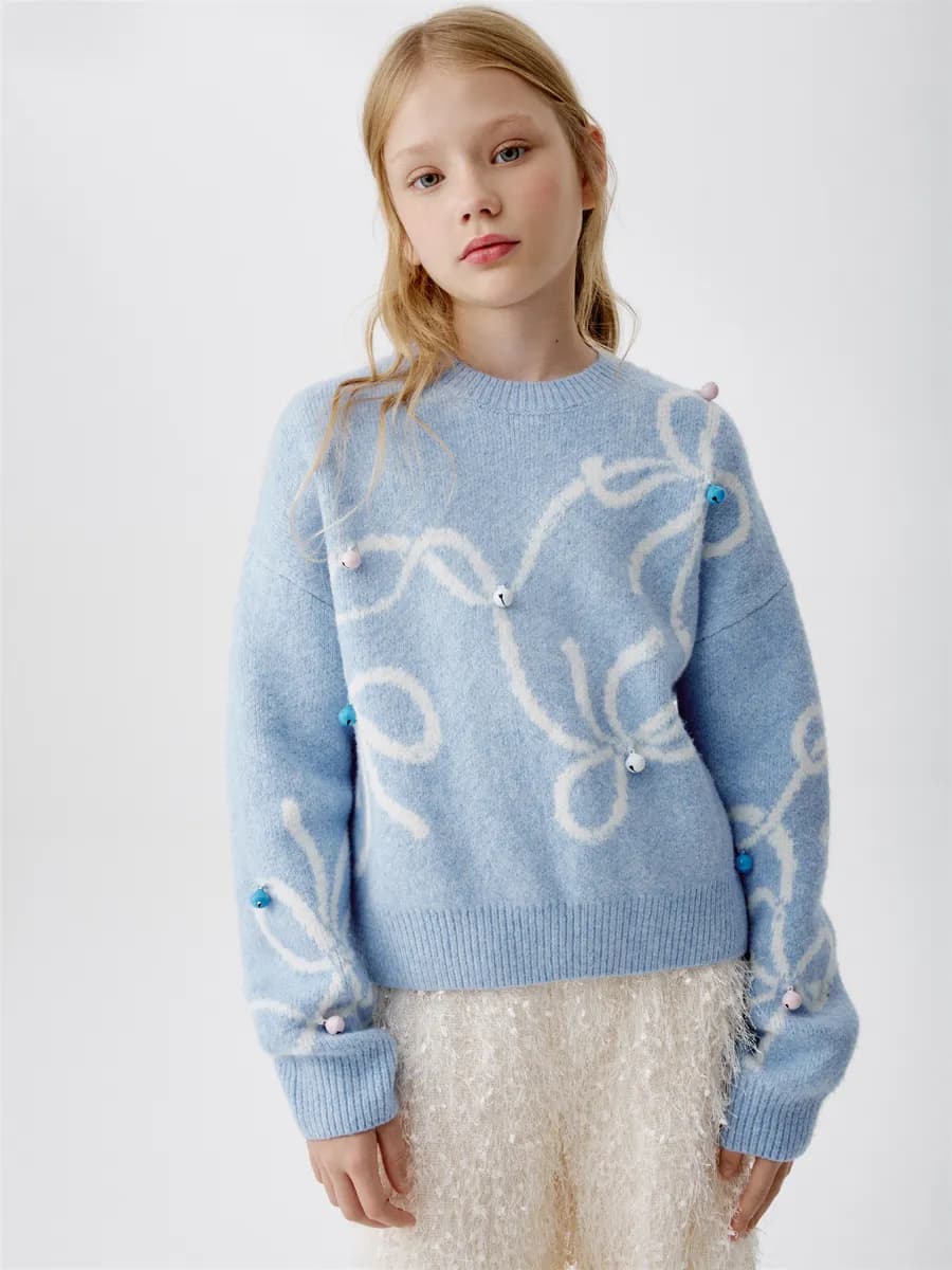 Вязаный джемпер укороченный новогодний с колокольчиками