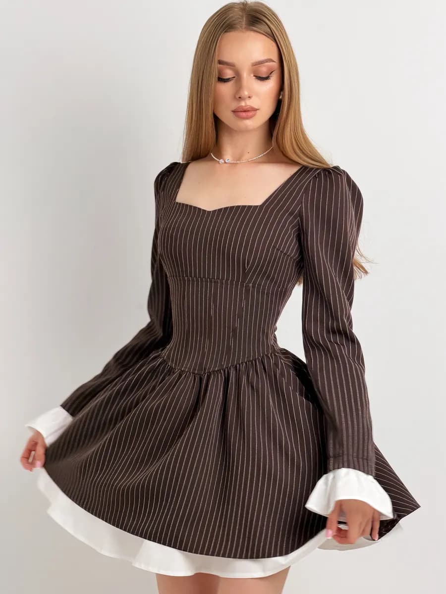 Утягивающее платье с корсетом на новый год