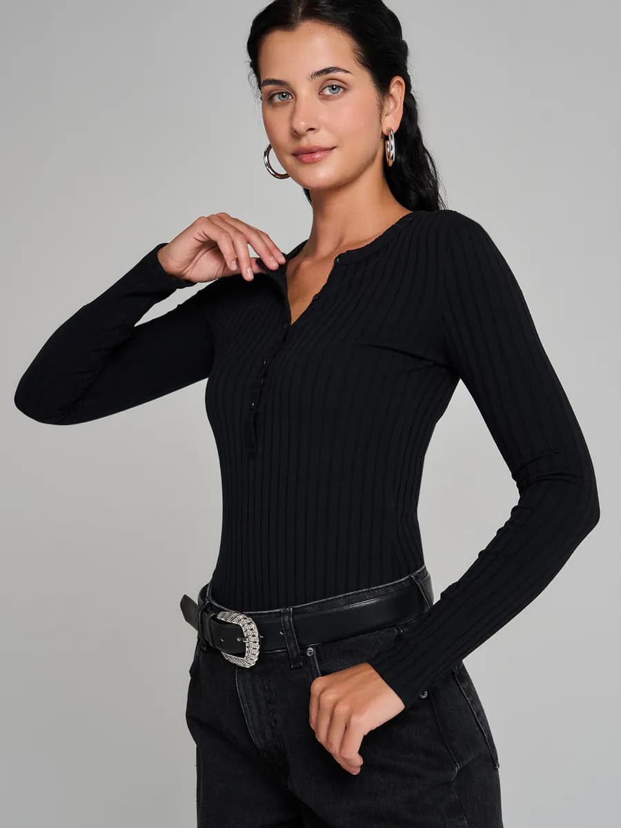 Легкое боди с пуговицами