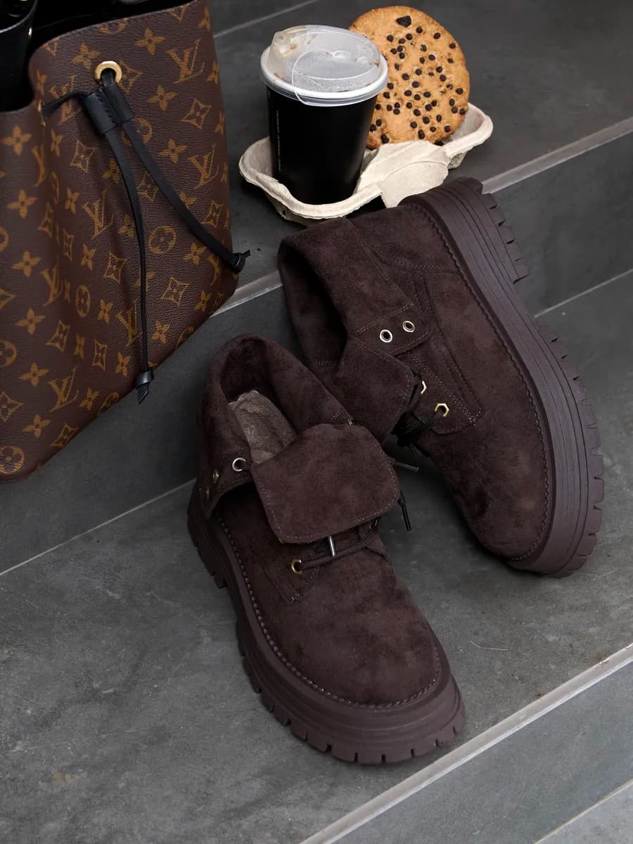 Ботинки зимние замшевые на шнуровке