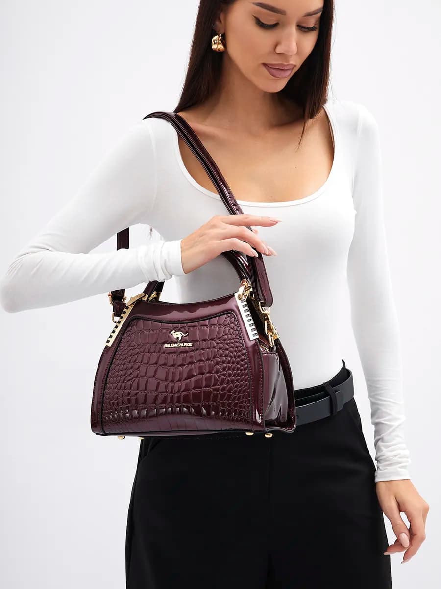 Сумка классическая лаковая средняя