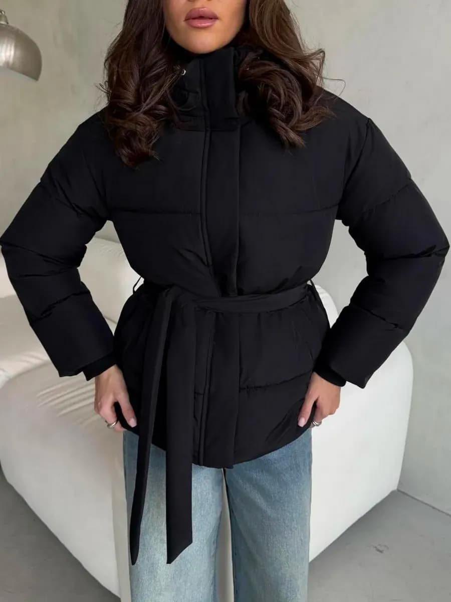 Куртка зимняя с капюшоном короткая