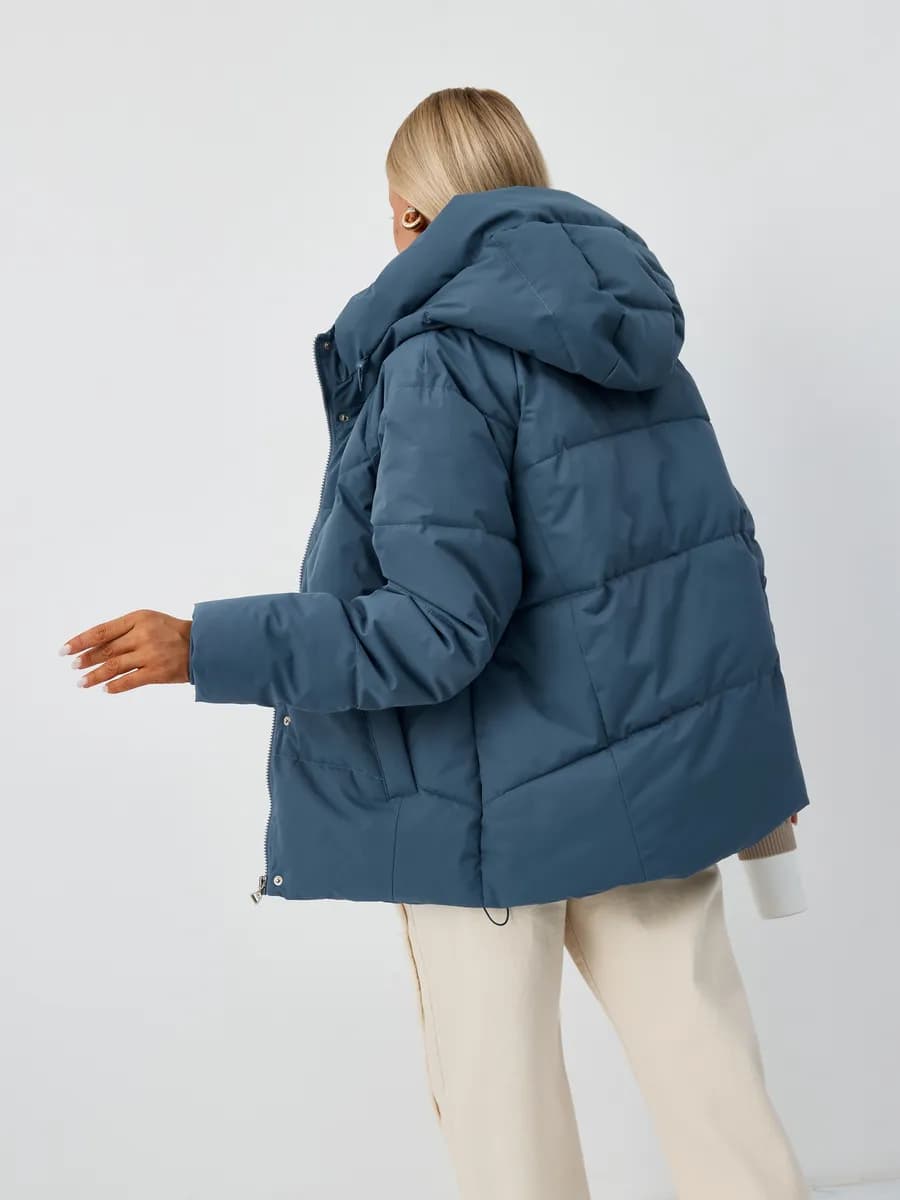 Зимняя куртка с капюшоном