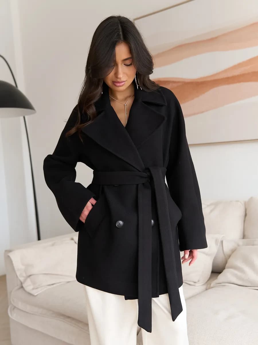 Короткое демисезонное полупальто