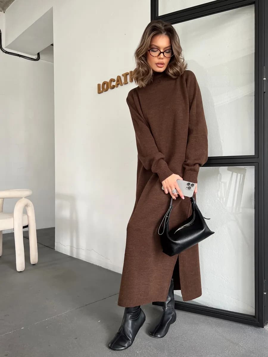 Платье свитер с горлом макси