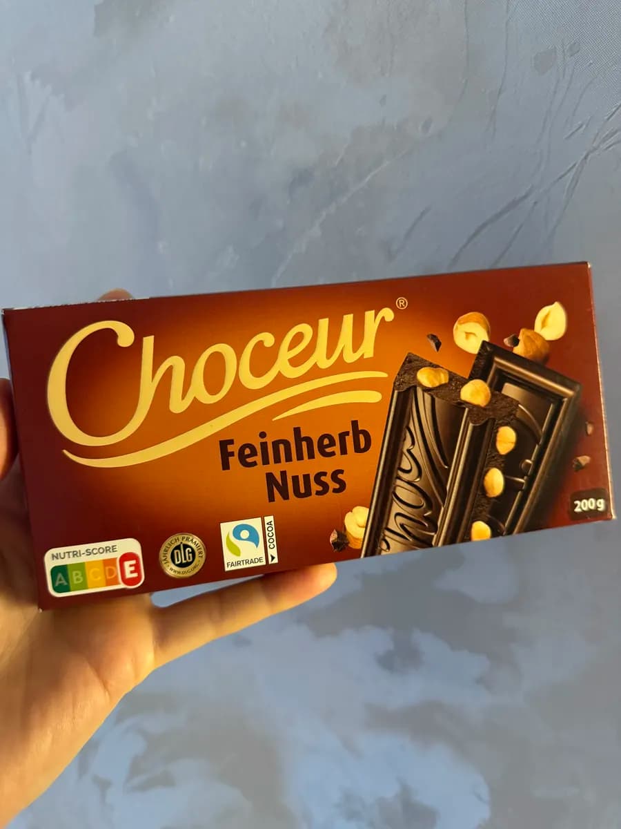 Шоколад горький с цельным лесным орехом Choceur ( Шато)