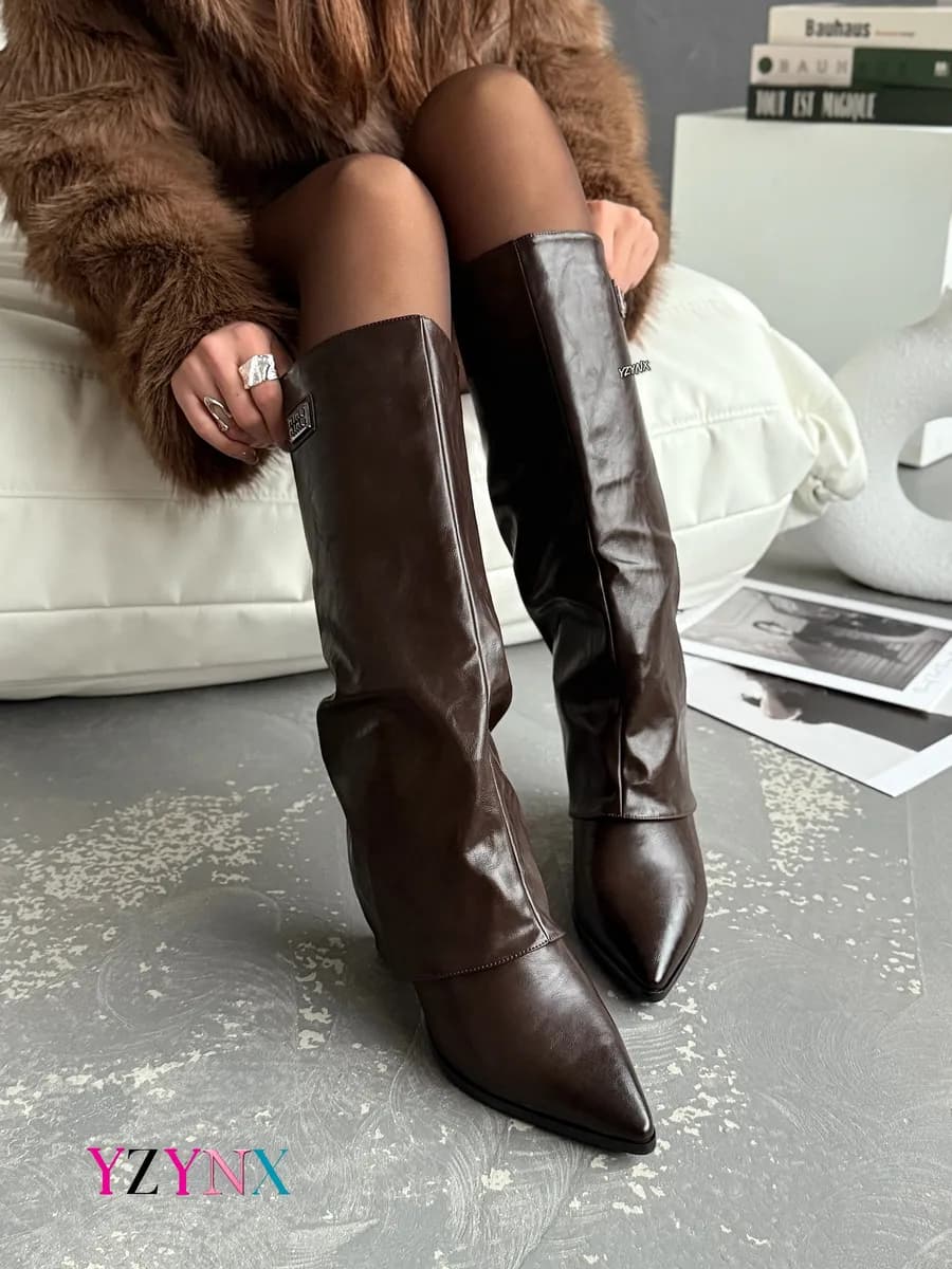 Сапоги демисезонные на низкой шпильке трубы кожаные