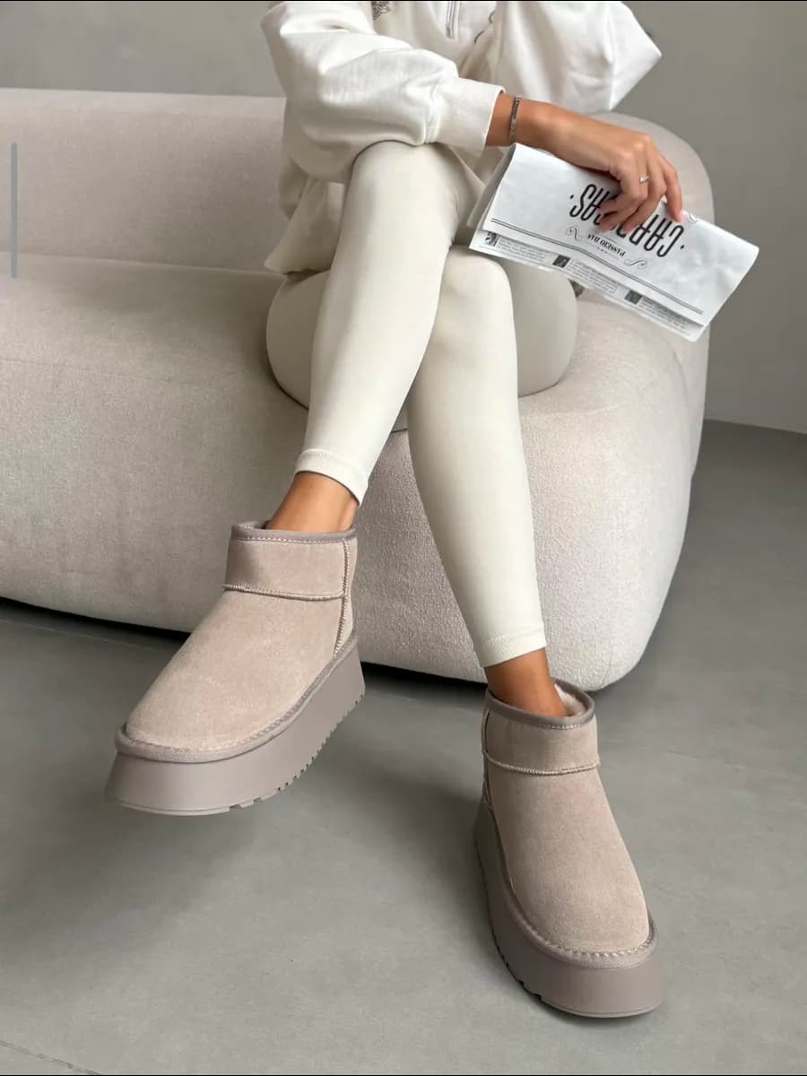 Зимние натуральные угги короткие на платформе